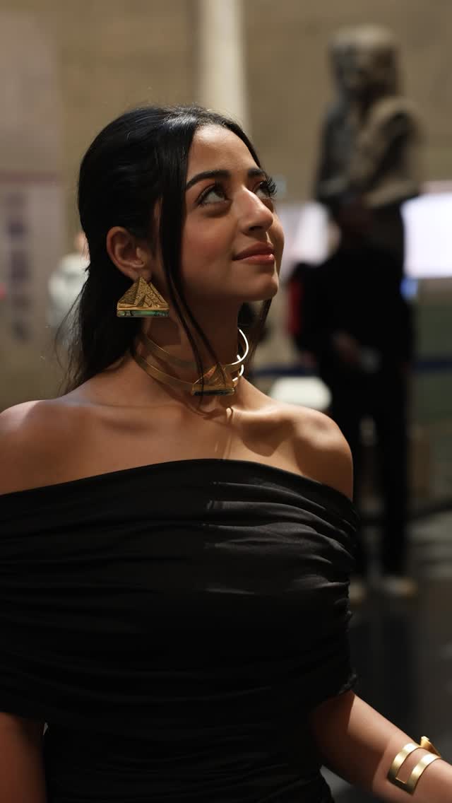 The Giza Choker worn at the museum